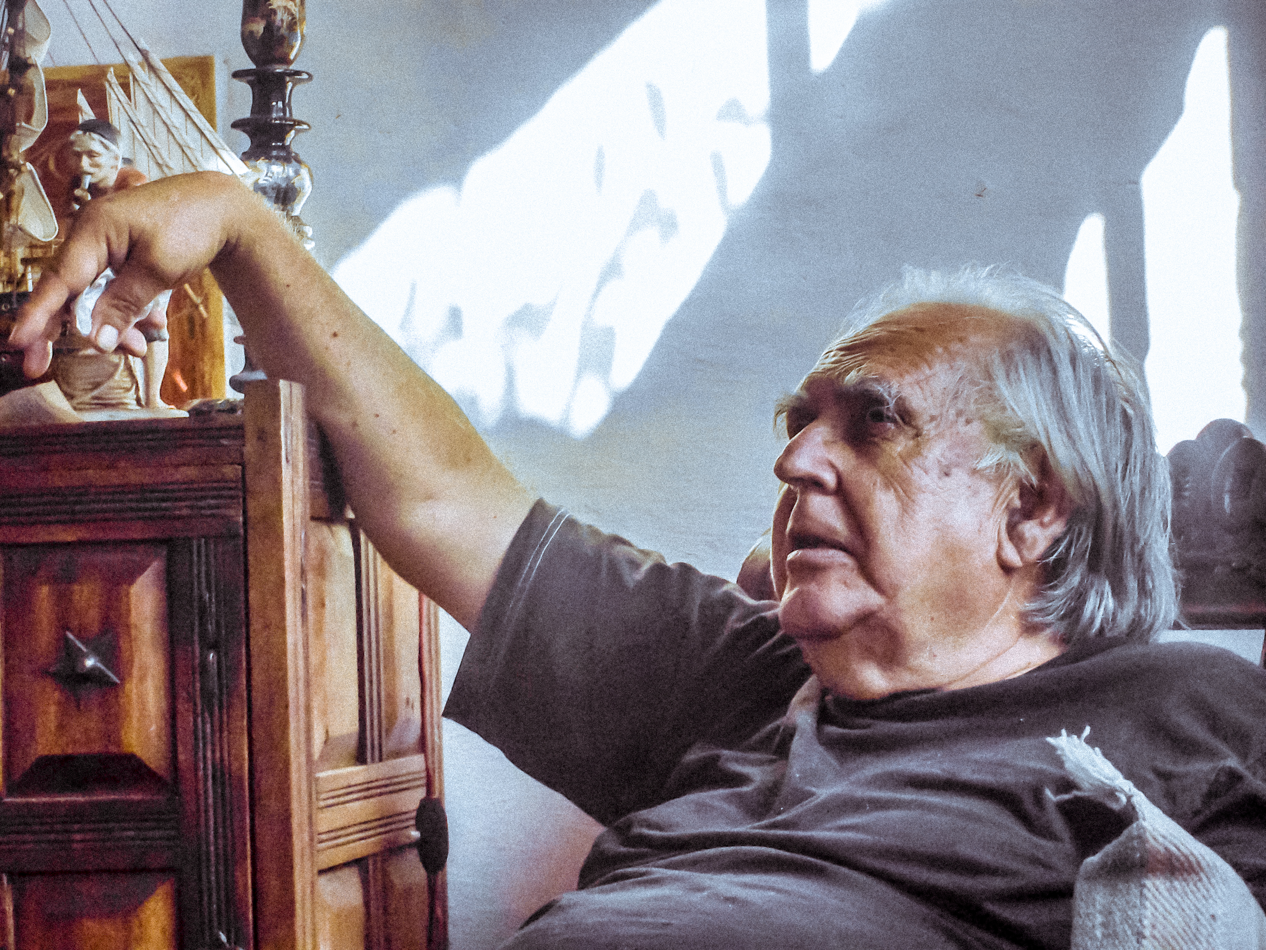 Pedro foto blanca.jpg