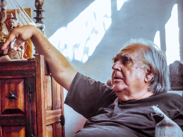 Pedro foto blanca.jpg