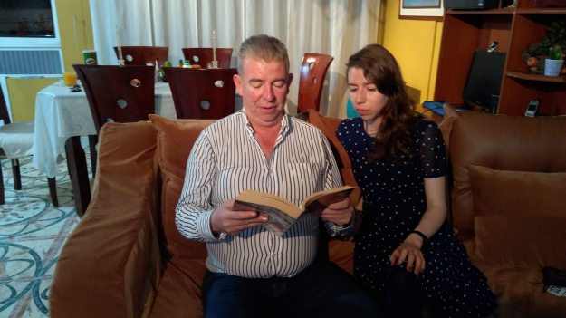 ntalia y su padre leyendo-2